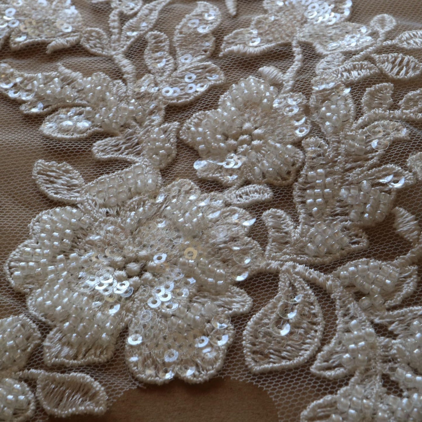 G-RUI 1yard Luxury Beaded Embroidery lace Appliques for Wedding Dresses Rhinestone lace Applique Patches Embroidery lace parches ropa (P3265)